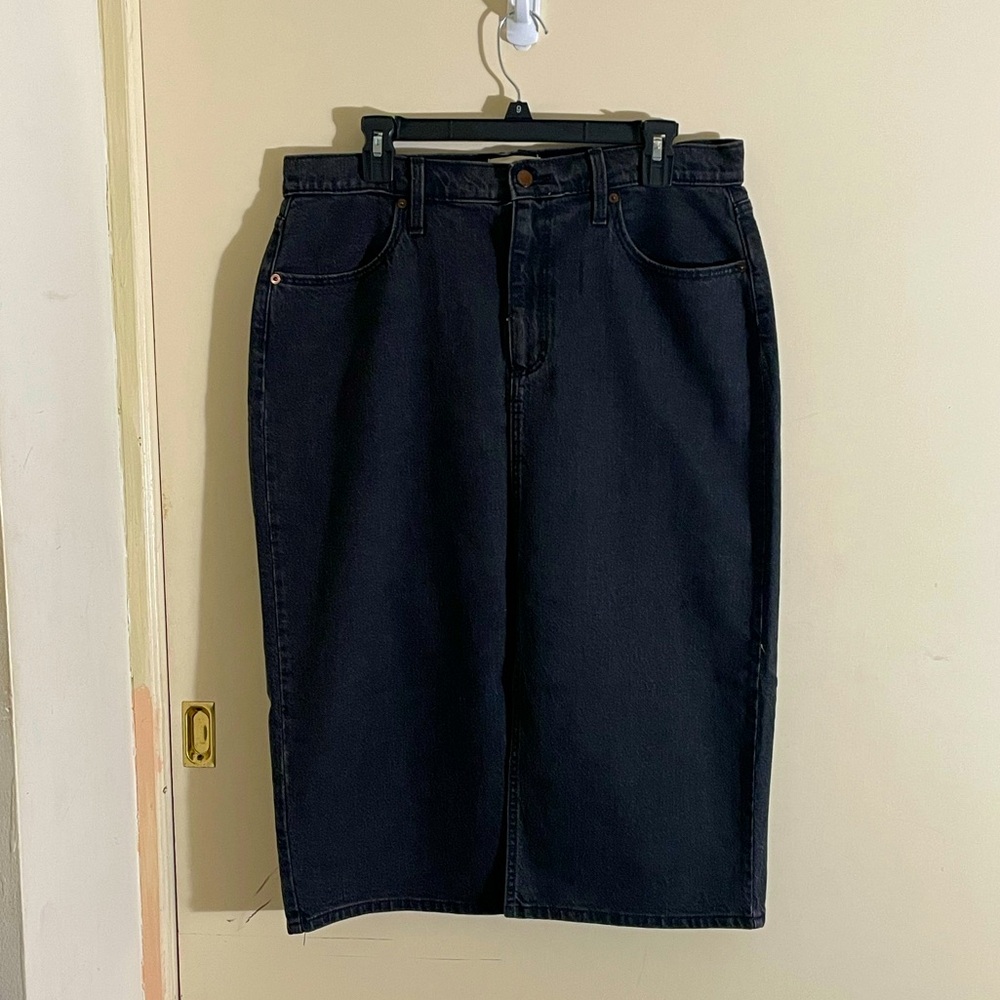 Women's High-Rise black Denim Midi
Skirt